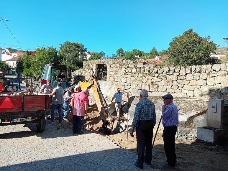 Substitui&ccedil;&atilde;o de passagem hidr&aacute;ulica com coloca&ccedil;&atilde;o de manilhas na Rua Luciano Augusto Pimp&atilde;o